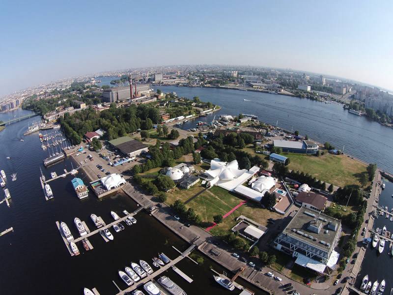 Петербургский речной яхт-клуб хотят выселить с Петровского острова через суд.   Иск подало городское училище «Олимпийские надежды», его зарегистрировали ещё в июне. Ответчиком выступает спортивный клуб яхтсменов, базирующийся на острове. Предварительное заседание Петроградского суда назначено на октябрь.
