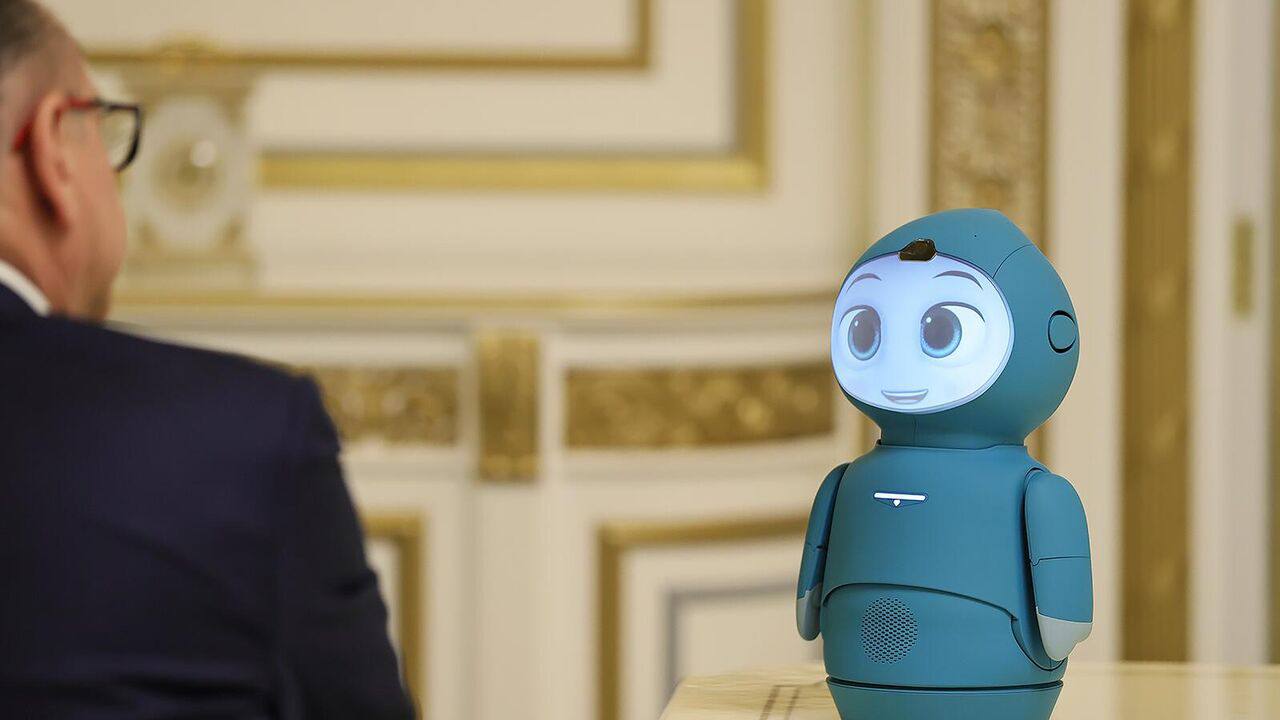 Компания Firebird объявила о запуске крупного проекта в Армении будет создан мощный центр искусственного интеллекта и первые 500 млн долларов уже выделены Firebird получила американскую экспортную лицензию и готовит к установке серверы Dell PowerEdge и графические процессоры NVIDIA Blackwell основу будущего высокопроизводительного кластера Строительство планируют начать в первой половине 2026 года По словам сооснователя компании Александра Есаяна проект должен стать фундаментом новой цифровой экосистемы ИИ в Армении и открыть стране доступ к передовым мировым технологиям