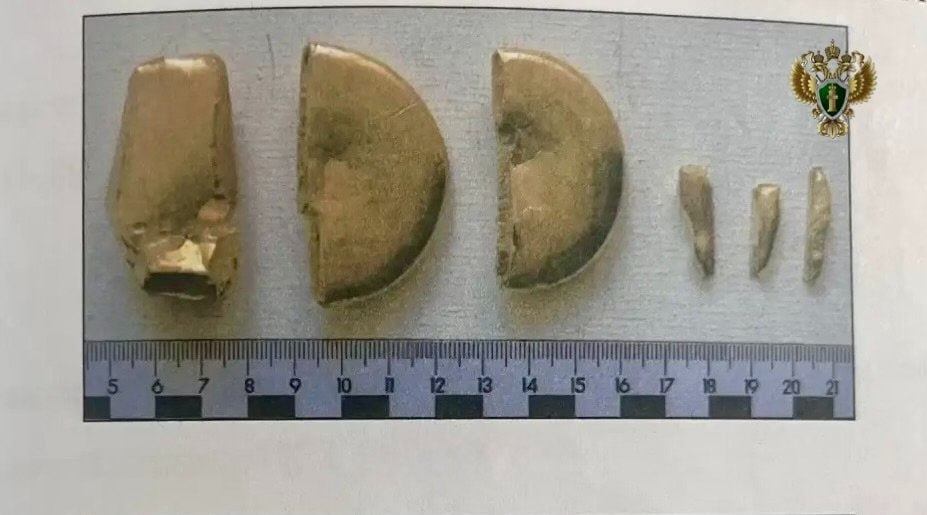 Дело о контрабанде золота на 4 млн рублей через аэропорт Минвод рассмотрит суд По версии следствия в январе 2025 года 48 летняя жительница соседнего региона приехала в международный аэропорт Минеральных Вод чтобы вылететь в Стамбул При досмотре у неё обнаружили 6 золотых слитков общим весом более 500 граммов и стоимостью 4 млн рублей которые не были задекларированы при оформлении выезда Уголовное дело по статье о контрабанде стратегически важных товаров направлено в Минераловодский городской суд сообщили в надзорном органе Ей грозит лишение свободы на срок до 5 лет Фото пресс служба прокуратуры Ставрополья   Stavropol Media Прислать новость