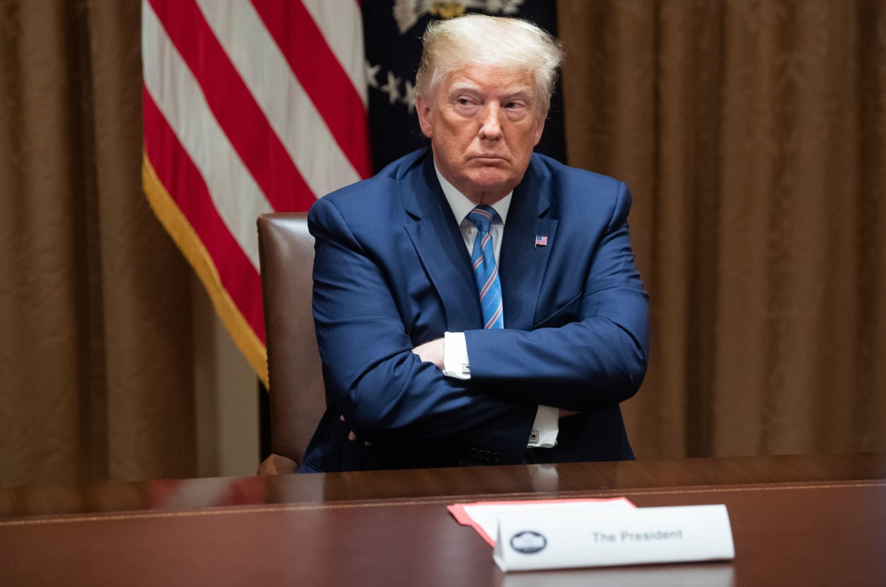 washingtonpost     Белый дом сообщил, что у президента Дональда Трампа диагностировано легкое, но хроническое заболевание, связанное с его возрастом, Врач Белого дома сообщил, что у Трампа хроническая венозная недостаточность - состояние, при котором ноги испытывают проблемы с доставкой крови обратно к сердцу. Пресс-секретарь Белого дома Каролин Ливитт описала диагноз как “доброкачественное и распространенное заболевание, особенно у людей старше 70 лет”.