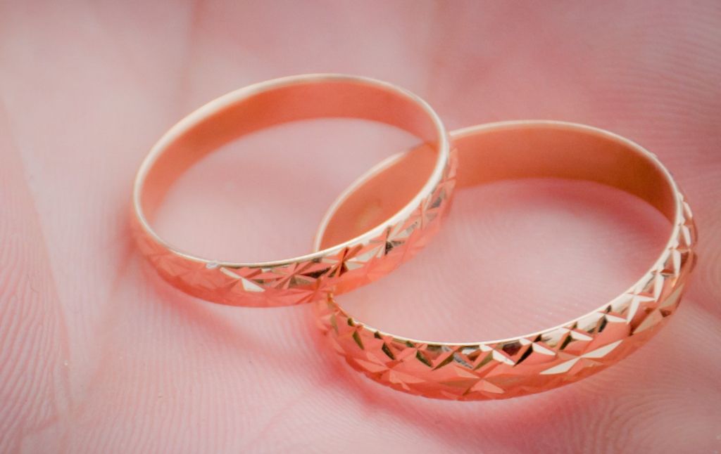 В этом году южноуральцы смогут зарегистрировать брак в два воскресенья   gubernia74 ru articles society 1137966 Речь идет о красивых датах 26 апреля и 26 июля 2026 года оба дня выпадают на воскресенье Но в органах ЗАГС ожидают большой ажиотаж именно на эти даты поэтому готовы поработать несмотря на то что по воскресеньям браки в Челябинской области не регистрируют   t me chgub