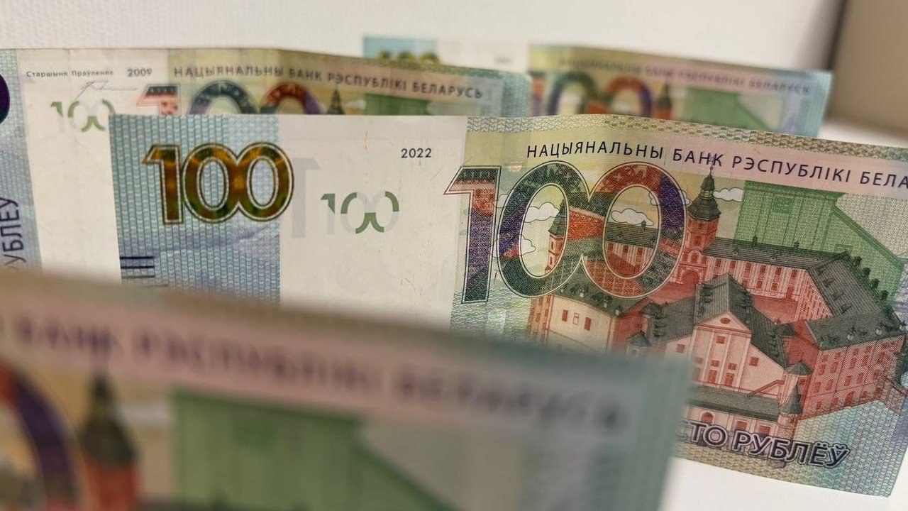 Зарплаты в Беларуси в каких сферах получают более 7000 рублей В некоторых сферах деятельности средняя зарплата по итогам сентября 2025 года составила более 7000 рублей Подробности здесь myfin news