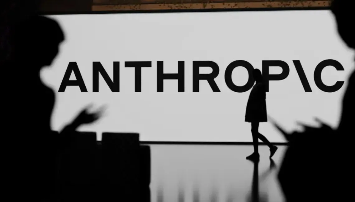 Anthropic получила несколько предложений от инвесторов о новом раунде в ходе которого её могли бы оценить в 800 млрд рассказали источники BI и Bloomberg Для сравнения в феврале оценка разработчика чат бота Claude была 380 млрд СМИ отмечают ажиотаж инвесторов вокруг Anthropic на фоне последних новостей от конфликта с Пентагоном до выпуска Claude Mythos и предполагаемых планов выйти на биржу vc ru ai 2870027