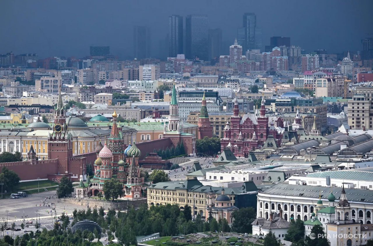 Москва занимает второе место среди городских экономик мира, заявил Сергей Собянин.  Мэр столицы добавил, что ни коронавирус, ни санкции не смогли остановить ее развитие, это устойчиво растущий мегаполис.