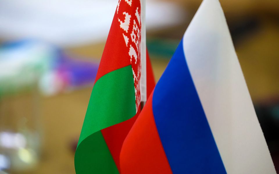 Делегация Санкт-Петербурга под руководством губернатора Александра Беглова планирует посетить Минск 14-15 июля в рамках "Дней Санкт-Петербурга" В программе мероприятия круглые столы по медицине, туризму, молодежи, а также встречи по вопросам сотрудничества. Завершится визит премьерой балета "Преступление и наказание" Санкт-Петербургского театра балета Бориса Эйфмана в Большом театре оперы и балета Беларуси. #Разговоры_на_кухне