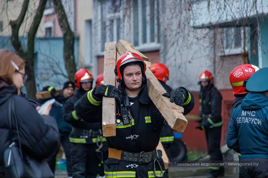 В Гомеле продолжаются работы по ликвидации вспышки газа в доме на улице Косарева