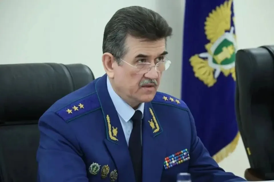 Заместитель генпрокурора РФ Сергей Зайцев остался недоволен работой свердловских УК Недовольство замглавы надзорного ведомства выразил во время совещания посвященного вопросам функционирования сферы ЖКХ В нем также принял участие губернатор Свердловской области Денис Паслер Требует дополнительного внимания работа управляющих компаний которые собирают плату с населения зачастую не выполняя свои обязательства перед жителями по ремонту и содержанию общего имущества отметил Сергей Зайцев А вы довольны работой УК Подпишись на КП Екатеринбург Мы в Maкс