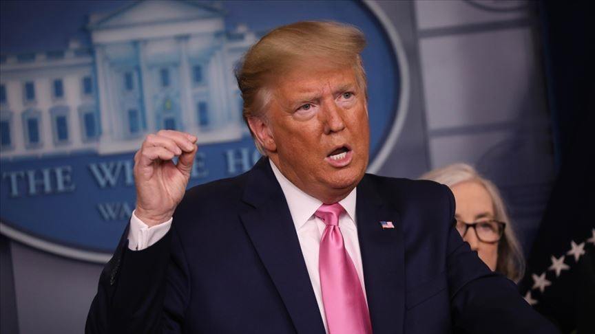 Трамп не хочет видеть смену режима в Иране, так как это приведет к хаосу Президент США Дональд Трамп не выступает за смену режима в Иране, поскольку считает, что это приведет к хаосу, передает Sky News со ссылкой на заявления Трампа на борту президентского самолета Air Force One, отправляясь на саммит НАТО. Отвечая на вопросы журналистов, американский лидер подчеркнул, что не желает смены власти в Иране и отметил, что подобные изменения могут вызвать дестабилизацию и хаос в стране. Ранее Трамп, критикуя иранское руководство за то, что оно препятствует развитию страны, давал понять, что с одобрением относится к идее смены режима в Тегеране. 24/7 в сутки с Агентством «Анадолу»