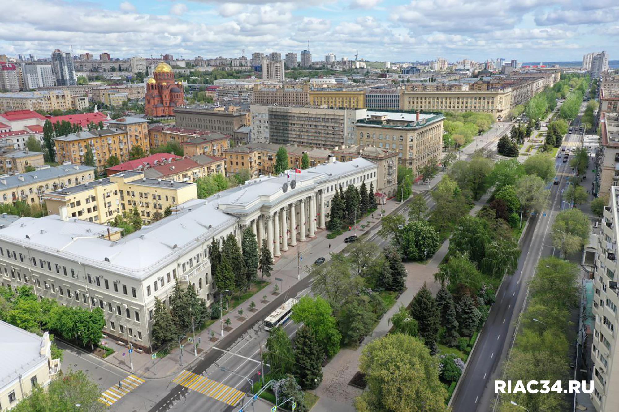 В обладминистрации стало на один комитет меньше комитет архитектуры и градостроительства объединяют с комитетом по управлению госимуществом Новое ведомство начнёт работу с 13 января 2026 года будет выполнять функции обеих прежних структур но называться комитетом по управлению госимуществом