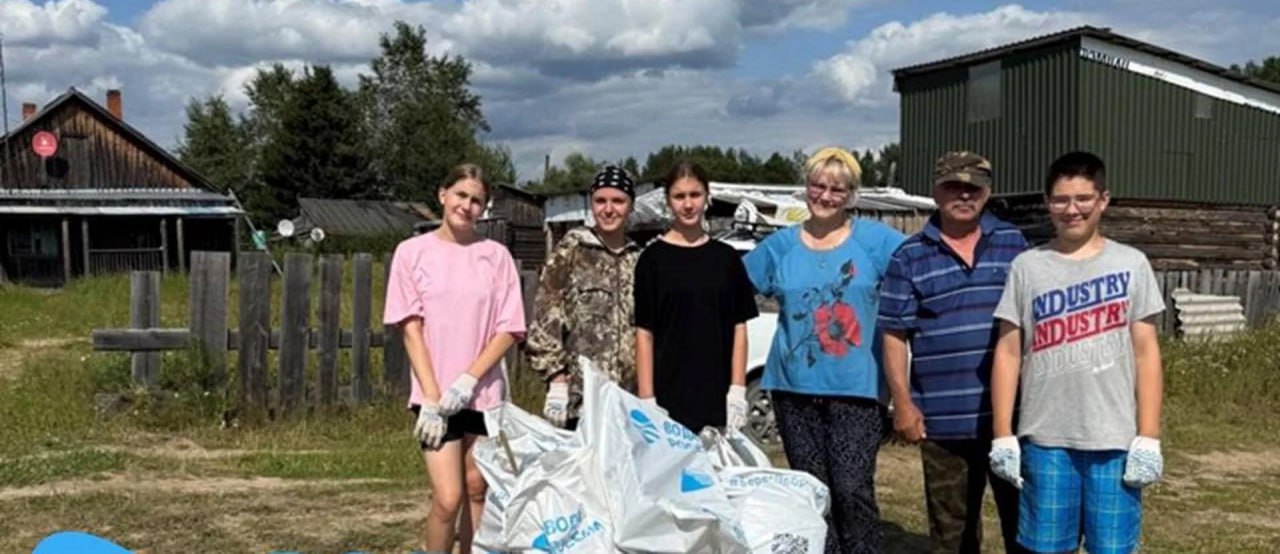 Акцию «Вода России» в Томской области поддержали более 1200 волонтеров  Свыше 1200 волонтеров присоединились к Всероссийской акции «Вода России» национального проекта «Экологическое благополучие» в Томской области. В этом году было проведено 75 мероприятий по очистке берегов водных объектов от мусора, сообщили в департаменте природных ресурсов и охраны окружающей среды региона.  Акция прошла на 45 водных объектах — крупных реках: Обь, Томь, Чулым, Васюган, Кеть и их притоках, а также на родниках, озерах и прудах. Длина очищенных береговых линий составила 47,5 км, а площадь приведенных в порядок прибрежных территорий — 88 гектаров. Участниками акции стали школьники, студенты, общественники, сотрудники компаний и предприятий Томской области.  Фото: Департамент природных ресурсов и охраны окружающей среды Томской области  #сделановроссии  Подписывайтесь на «Сделано в России»