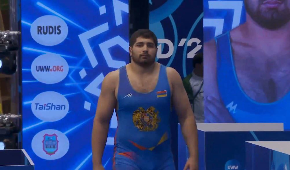 Размик Курдян 130 кг стал серебряным призёром чемпионата мира по греко римской борьбе среди молодёжи до 23 лет В финале он уступил иранцу