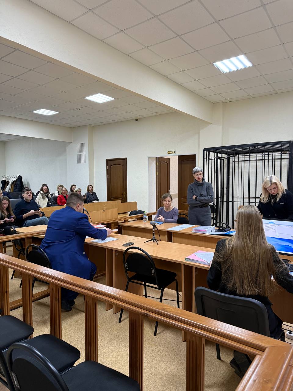 В Псковском городском суде начался судебный процесс по уголовному делу в отношении бывшего ректора Псков ГУ Органом следствия Ильиной предъявлено обвинение по ч 4 ст 159 УК РФ хищение денежных средств путем обмана группой лиц по предварительному сговору с использованием своего служебного положения а также по п е ч 3 ст 286 УК РФ совершение действий явно выходящих за пределы ее полномочий и повлёкших нарушение прав и законных интересов граждан и охраняемых законом интересов государства из корыстной или иной личной заинтересованности