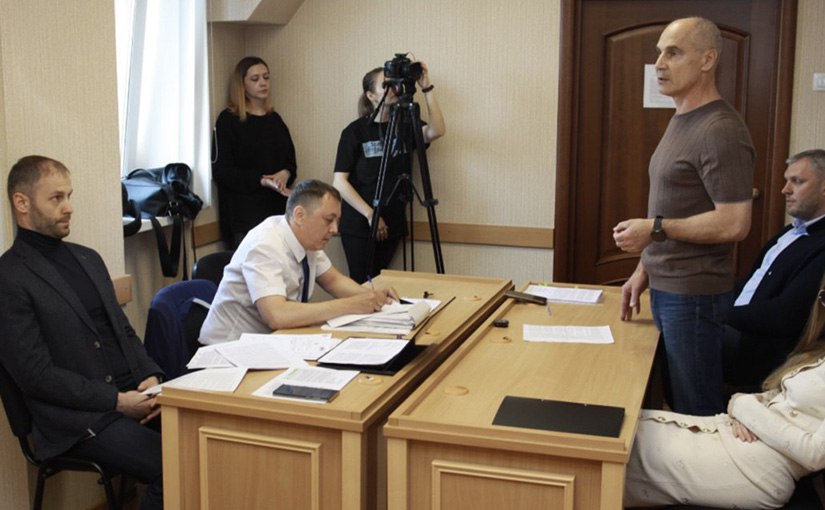 На Камчатке завершился спор об имуществе Комкона на 729 млн рублей Основными участниками процесса были бизнесмены Куйбида и Обедин Гражданский иск по делу А24 5930 2020 был подан в 2020 году от имени основного акционера Комкона Николая Куйбиды Он требовал признать недействительными ряд сделок которые заключил гендиректор его компании Андрей Обедин Подробности по ссылке   kamtime ru article e507f771 b156 4a9a b056 78013871b5ee