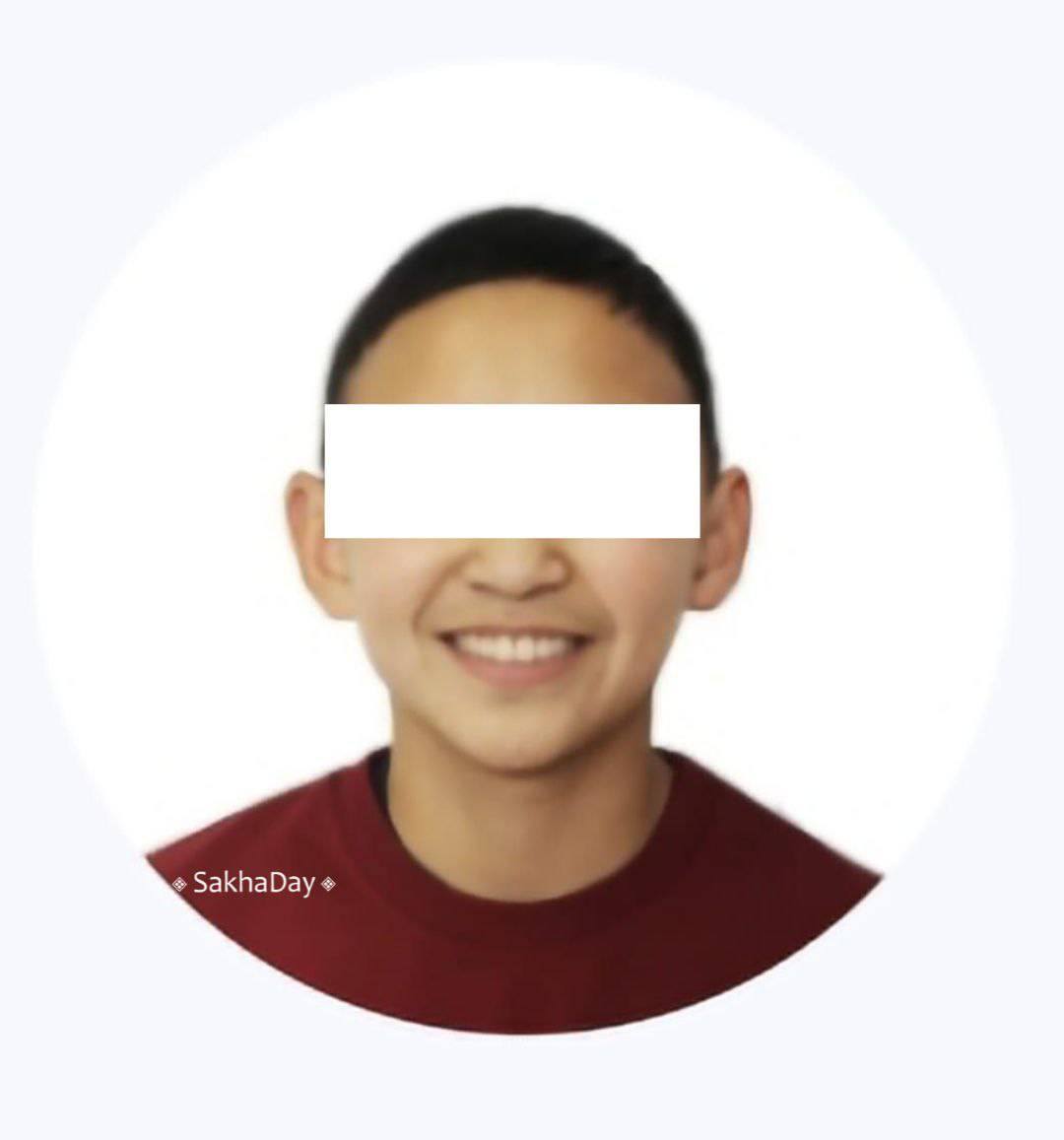 На прошлой неделе в Якутске был жестоко избит первокурсник Северо Восточного федерального университета им М К Аммосова Молодой человек скончался от полученных травм sakhaday По информации от источника погибшего 2007 года рождения звали Петр М родом из Эвено Бытантайского улуса Он учился на 1 курсе юридического факультета СВФУ Также со слов источника телесные повреждения Петру нанес другой студент Жестокое избиение произошло в общежитии Насколько известно погибший Петр был добрым и светлым молодым человеком активно занимался волонтерской деятельностью Отметим что пока нет официальной информации о произошедшем Выводы следствия могут отличаться от предварительной информации Подробности   sakhaday ru news v yakutske pogib student svfu from copy AZZIMOOD Сообщить новость