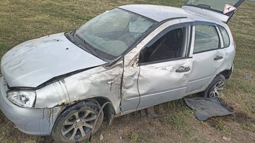 Женщина погибла в перевернувшейся в Бобровском районе машине  Авария произошла вчера на 610 км трассы М-4 «Дон». 68-летний мужчина за рулём «Лады» не справился с управлением и въехал в бетонное ограждение, авто перевернулось.   Травмы получила жительница Поворинского района. Она скончалась на месте.   Большой воронежский. Подписаться
