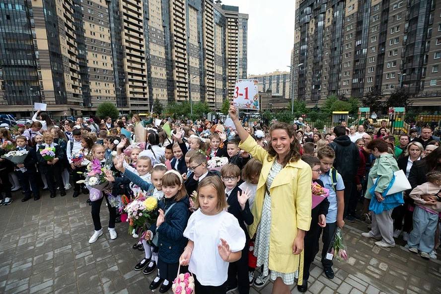 Грозы, ливни и шквалистый ветер до 14 м/c ожидаются завтра в Петербурге  День знаний в Петербурге и Ленинградской области может быть омрачен плохой погодой.