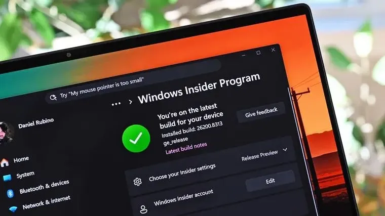 Microsoft готовит большой ремонт Windows 11 Microsoft по данным Windows Central запустила внутренний план Windows K2 чтобы привести Windows 11 в порядок после жалоб на баги тяжёлую систему и навязанные ИИ функции K2 это не отдельная версия Windows а долгий план по улучшению системы Главные направления производительность стабильность аккуратность интерфейса и работа с сообществом Microsoft хочет меньше гнаться за быстрым выпуском функций и жёстче проверять качество до публичных сборок В фокусе ускорение Проводника меню Пуск контекстных меню и снижение нагрузки на память Обновления тоже хотят сделать спокойнее цель чтобы системе хватало одного обязательного перезапуска в месяц В играх Microsoft смотрит на SteamOS как на ориентир и хочет подтянуть Windows 11 по производительности Часть интерфейса планируют переводить на WinUI 3 включая Пуск Выполнить и элементы старой панели управления Windows 11 ещё можно спасти такими правками или проще уже ждать Windows 12 Наши каналы Участвуй в конкурсе Micrоsоft