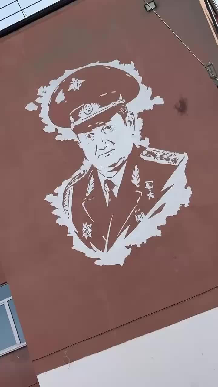 В республике стартовал проект 'Лица Героев' с портретами выдающихся личностей на фасадах школ