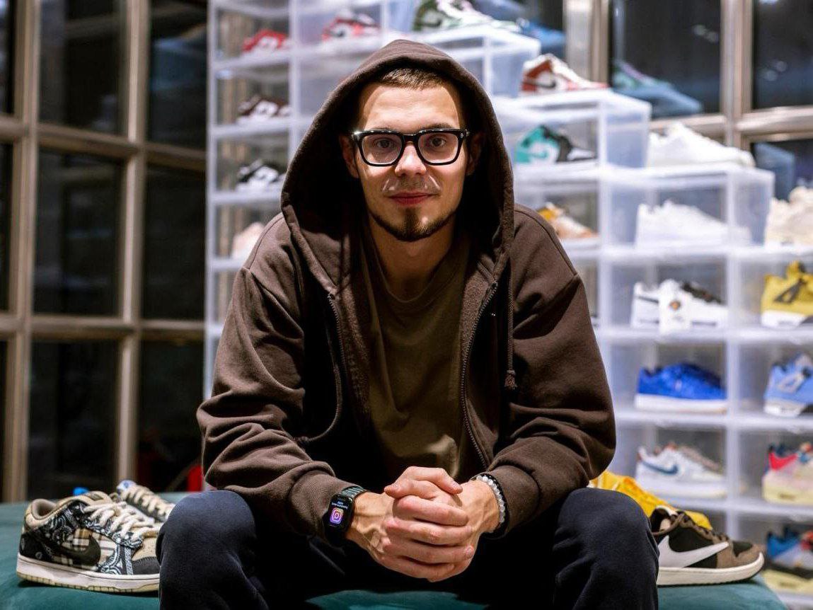 Никиту Ефремова приговорили к 3 годам лишения свободы условно с испытательным сроком в 3 года Блогер основатель сети магазина кроссовок и вроде бы всё ещё возлюбленный Дины Саевой был осуждён за финансировании экстремистской деятельности внесён в список экстремистов и террористов superru