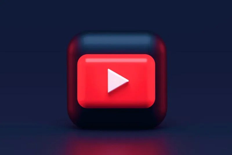 YouTube сообщает что с 2021 года выплатило авторам контента более 100 млрд Генеральный директор Нил Мохан отметил что ожидалась сумма в 70 млрд только за 2021 2024 годы Увеличение выплат связано с ростом зрителей на телевизорах количество каналов зарабатывающих более 100 тыс в год выросло на 45 Также на мероприятии Made on YouTube были анонсированы новые инструменты для авторов включая AI инструменты для YouTube Shorts Теперь авторы смогут преобразовывать необработанные кадры в смонтированные клипы с помощью ИИ и добавлять музыку и звуковые эффекты Дополнительные подробности можно найти в оригинальном источнике здесь Источник изображения Alexander Shatov unsplash com Unlim AI