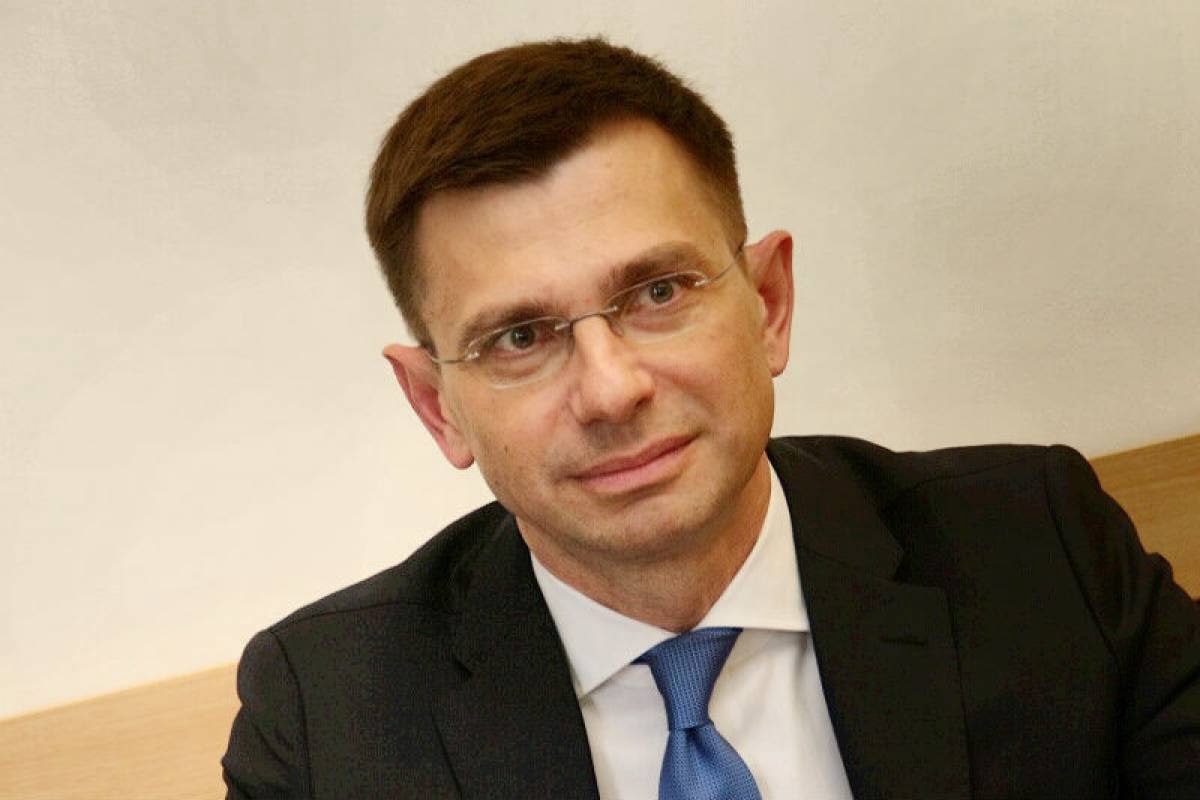 В Госдуме предупредили об активизации мошенников перед Новым годом Они создают фейковые интернет магазины с красной икрой и морепродуктами Об этом РИА Новости рассказал член комитета нижней палаты парламента по промышленности и торговле Игорь Антропенко По его словам надёжнее покупать продукты в проверенных местах на сайтах известных магазинов и на маркетплейсах Депутат призвал граждан не оставлять реквизиты банковских карт и быть бдительными при покупке икры на вес Подписаться на Говорит Москва Telegram VK MAX