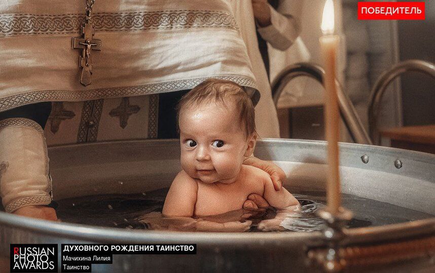 Оскар для фотографов: назвали победителей премии Russian Photo Awards  В Петербурге прошла церемония главной всероссийской премии в области фотографии Russian Photo Awards.  Который год Russian Photo Awards подтверждает статус самой масштабной фотопремии в России: в 2024 году в конкурсе приняли участие 11963 работы в 30 различных номинациях. Фотоснимки  оценивала команда жюри, состоящая из 60 экспертов-фотографов с мировой известностью!