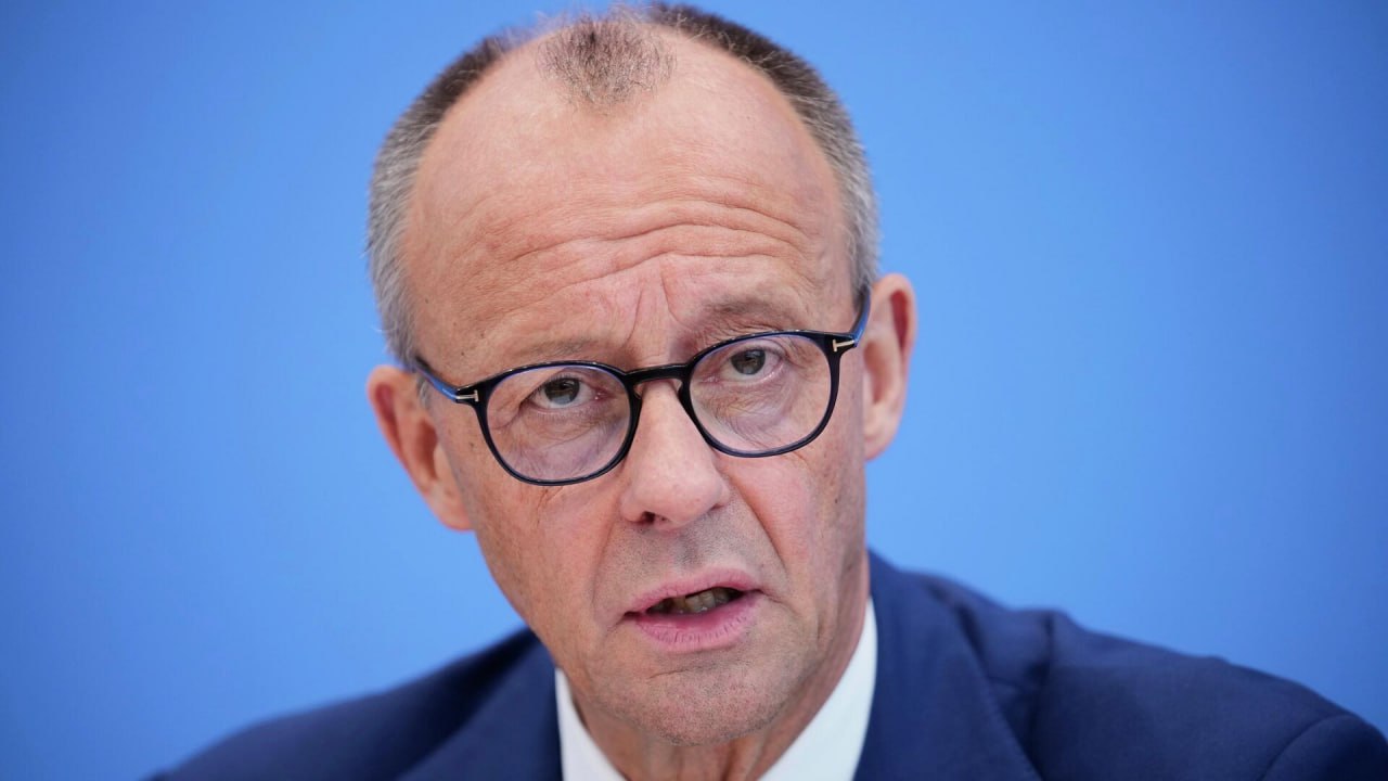 Фридрих Мерц призвал власти Евросоюза найти компромисс с Россией Канцлер Германии назвал нашу страну крупнейшим европейским соседом Мы сможем с большей уверенностью смотреть в будущее после 2026 года заявил глава правительства ФРГ Сейчас в ЕС обсуждают выдвижение переговорщика с президентом России Владимиром Путиным На должность рассматривают бывшего премьера Италии Марио Драги и президента Финляндии Александра Стубба сообщает издание Politico со ссылкой на источники Подписаться на Говорит Москва Telegram VK MAX