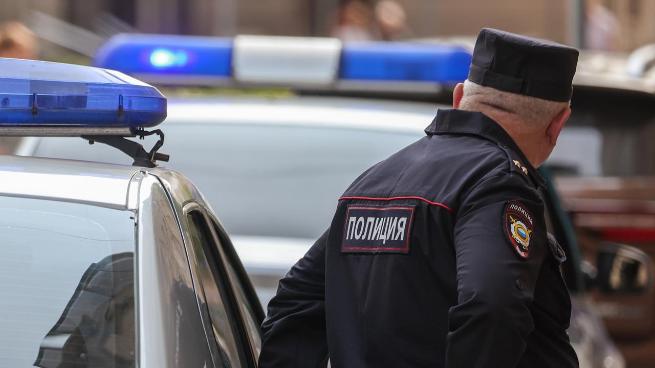 На стрелявшего по детям в Приозерском районе завели административное дело Стрелком оказался 22-летний местный житель, который находясь в состоянии алкогольного опьянения разозлился на шум, исходящий от детской площадки. В пресс-службе МВД по Петербургу и Ленобласти сообщили, что у задержанного изъяли страйкбольное оружие. В отношении него составлен протокол об административном правонарушении по статье 20.25 КоАП РФ. В настоящий момент решается вопрос о возбуждении уголовного дела. В полиции отметили, что пострадавших от действий стрелка нет. globallookpress Подписаться Прислать новость