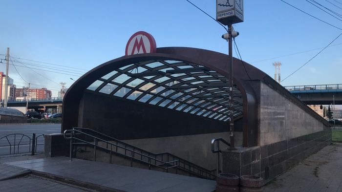 Омскому метро дадут еще один шанс В России насчитывается 16 городов миллионников из них только в семи есть метро В Госдуме хотят создать федеральную программу по строительству метро в таких городах депутаты уже обратились в правительство Представляется целесообразным рассмотреть вопрос о возобновлении государственной программы строительства метрополитенов в городах с численностью населения свыше одного миллиона человек по аналогии с практикой применявшейся в советский период написано в предложении Сейчас в России семь действующих метрополитенов В девяти городах метро либо отменили вообще либо законсервировали Так в Волгограде его превратили в метротрам в Челябинске оно конвертируется в трамвайную линию В Красноярске продолжают строить в Уфе в качестве альтернативы пущена городская электричка в Перми и в Ростове на Дону отменено в Омске законсервировано В Краснодаре отложено так же как и в Воронеже