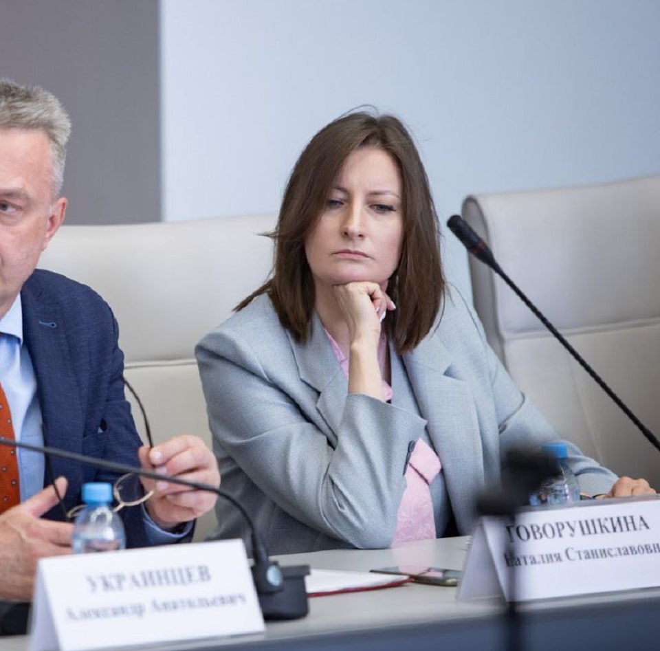 Говорушкина уволена: губернатор Котюков подписал заявление об увольнении министра здравоохранения Красноярского края, сообщил Борусу источник в краевой власти. Еще в пятницу чиновница улетела в Москву.  Напомним, увольнение случилось после слива аудиозаписи планерки в стенах краевого минздрава: чего там только не было, почитать можно здесь.