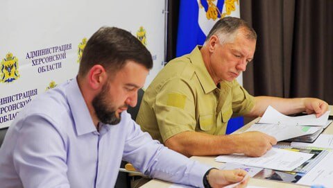 В Херсонской области определили меры по увеличению жилищного строительства Также в регионе готова программа по дорогам и обновляется инфраструктура судебной и правоохранительной систем сообщил вице премьер России Марат Хуснуллин Важно чтобы работали правоохранительная и судебная системы защищая интересы граждан И в этой части обновляем инфраструктуру Один из примеров суд в Геническе подчеркнул он Кроме того в ходе совещания по социально культурным вопросам обсудили как войти в бюджетный цикл и достичь в Херсонской области среднероссийского уровня жизни к 2030 году   Новости Херсонской области