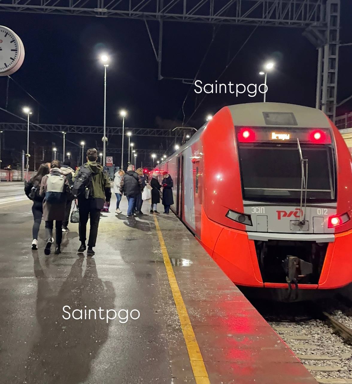 21 октября поезда Ласточка 809 и 810 курсирующие между Псковом и Петербургом пойдут по изменённому маршруту через станции Батецкая и Дно Из за этого время в пути увеличится Поезд Луга Псков 6507 также проследует через станцию Дно Информацию о расписании можно уточнить в приложении РЖД Пассажирам или на сайте РЖД Прокуратура проконтролирует соблюдение прав пассажиров Подписаться на канал жми тут Прислать новость спб питер Петербург