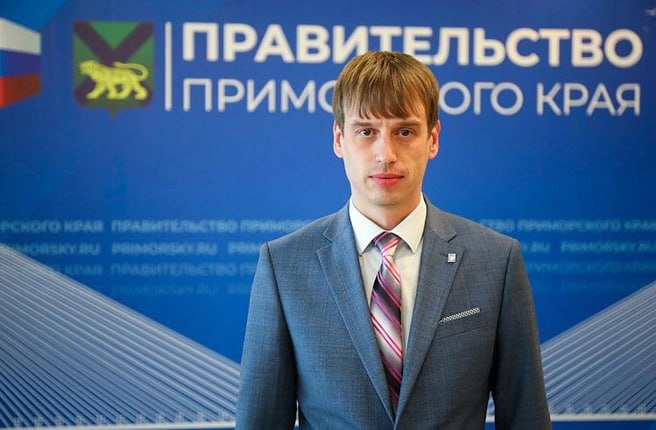 Министр экономического развития Приморского края Андрей Блохин покидает свой пост заявил vladivostok1ru источник В правительстве края информацию на момент публикации материала не прокомментировали По данным источника возможно причина ухода не личное желание вероятно это может быть связано с перестановками в руководстве центра Мой бизнес но пока утверждать нельзя Сообщается что Блохин доработает до 29 декабря и уйдет со службы Он на этой должности с 2022 года Фото Диана Пермитина Подписаться