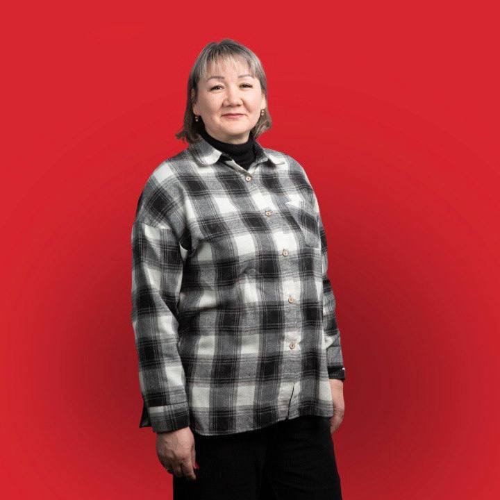 Кладовщица выиграла 333 млн рублей в новогоднем тираже Русского лото Татьяна Бутакова из Тюмени уже восемь лет покупает лотерейные билеты а тот самый счастливый приобрела во время посещения торгового центра рассказали URA RU в Столото Выигрыш победительница планирует направить на покупку квартиры путешествия и заботу о здоровье Татьяна поделилась что теперь благодаря выигрышу сможет позволить себе работать поменьше или сделать паузу чтобы пожить в более спокойном ритме а затем найти дело по душе уточнили в компании Подписаться на URA RU мы в MAX