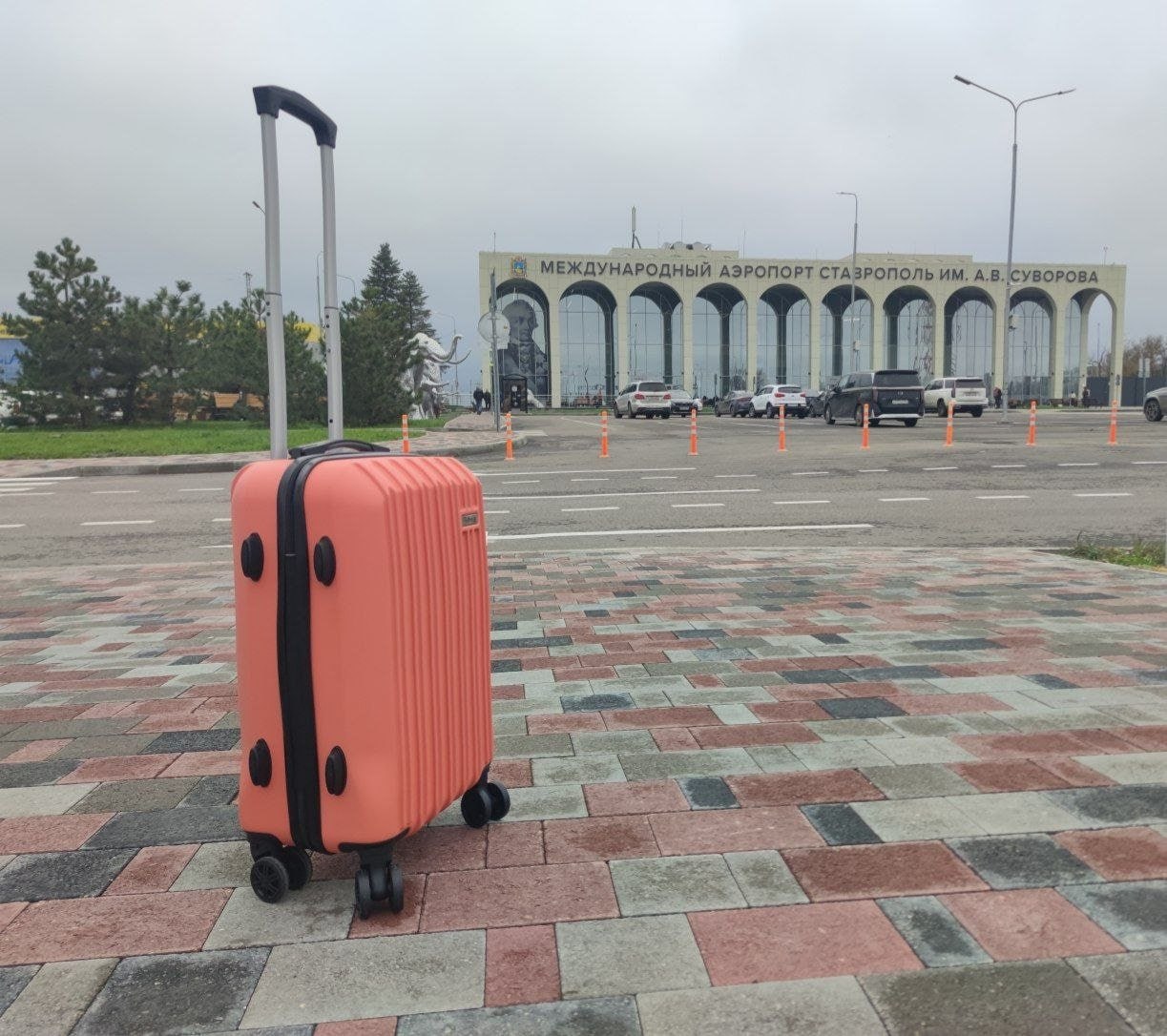 5 1 млн пассажиров обслужили в ставропольских аэропортах в прошлом году Около 65 перелетов пришлось на внутренние авиарейсы На этот показатель во многом повлияло открытие новых терминалов для таких линий Стараемся расширить возможности путешествий по Российской Федерации и за её пределами Самые популярные маршруты в любое время года Минеральные Воды Минск Ставрополь Сочи рассказал министр дорожного хозяйства и транспорта края Евгений Штепа В ближайшие годы планируют реконструировать международные терминалы и обновить взлетно посадочные полосы Работы в Ставрополе планируют завершить к 2029 году в Минводах к 2028 году   Stavropol Media Прислать новость