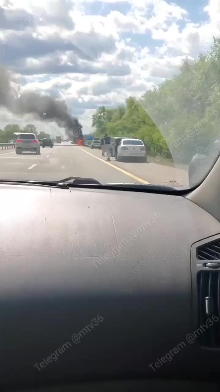 Пожар легковушки на трассе М-7 во Владимирской области