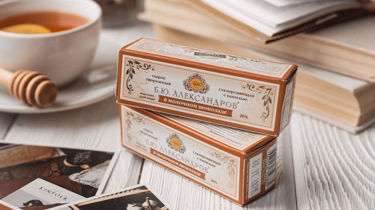 Ростагрокомплекс выпускавшая сырки под брендом Б Ю Александров подала иск к наследникам компании пишет Коммерсантъ По мнению опрошенных изданием экспертов компания хочет вернуть себе права на бренд vc ru legal 2660892