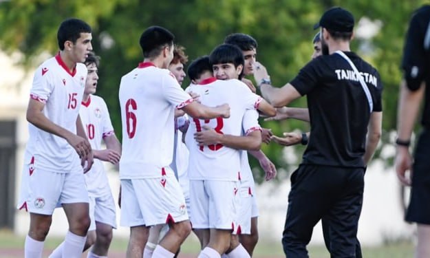 Юношеская сборная Таджикистана U-16 вышла в финал чемпионата CAFA-2025, обыграв Афганистан со счетом 3:0. Решающий матч состоится 31 мая с командой Узбекистана, сообщает ФФТ.