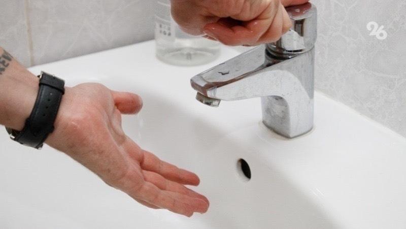 Без горячей воды останутся ряд улиц в Промышленном районе Ставрополя С 19 мая по 1 июня на ремонт закроют котельные и теплосети по трём адресам: ул. Ленина, 441 ул. Южный обход, 55ж ул. Балахонова, 13 Связи с этим без горячей воды останутся: ул. Ленина, 441, 441/1, 441/2, 441/8, 441/9, 480а,б,в, 482, 484, 484а,в, 486, ул.Приозерная,2; ул. Южный обход, 53Г; с 55 по 55/14; 55Г, 5"5Д; «KFC-авто»; ул. Балахонова, 13. Владельцы жилого фонда, дошкольных учреждений, производственных зданий и управляющие организации УК, ТСЖ, ЖСК, ТСН должны отключить внутридомовые системы отопления.
