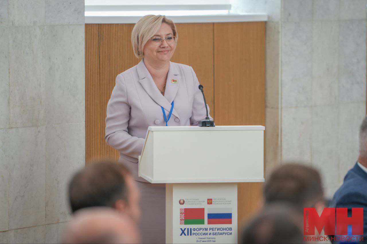 Надежда Лазаревич на Форуме регионов Беларуси и России рассказала о важности взаимодействия резидентов технопарков двух стран. На заседании секции «Межрегиональное сотрудничество, взаимодействие органов местного самоуправления России и органов местного управления Беларуси: опыт и перспективы» первый зампредседателя Мингорисполкома выступила с предложением консолидировать возможности технопарков Беларуси и России с помощью создания «кластера». Он может стать серьезной точкой роста, концентрации и коммерциализации знаний. «Минск-Новости» MINSKNEWS.BY Telegram Viber FB VK Inst TikTok YouTube