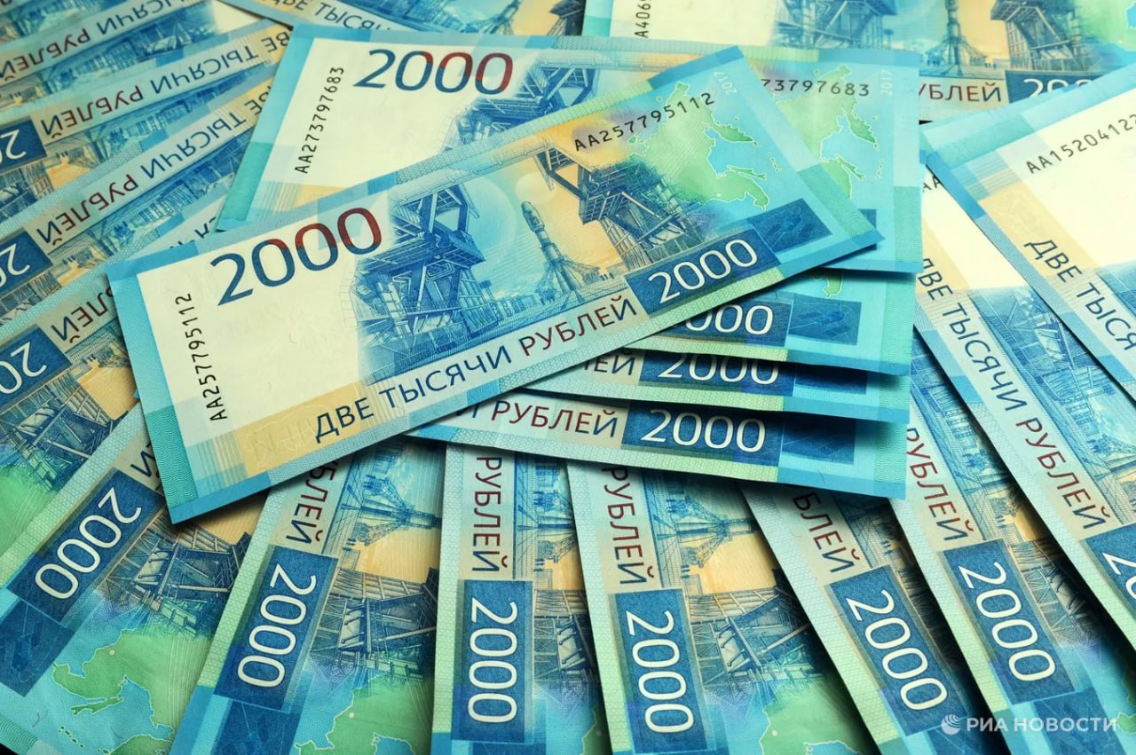 Быстрее всего средние зарплаты в России по итогам августа росли у специалистов занимающихся изданием ПО в 2 5 раза и производством термоуглей в 2 1 раза следует из анализа РИА Новости данных ЕМИСС Чуть более скромно они увеличились у занимающихся удалением отходов и производством пестицидов в 1 4 раза а также работников морского пассажирского транспорта на треть Подписаться на РИА Новости экономика Все наши каналы