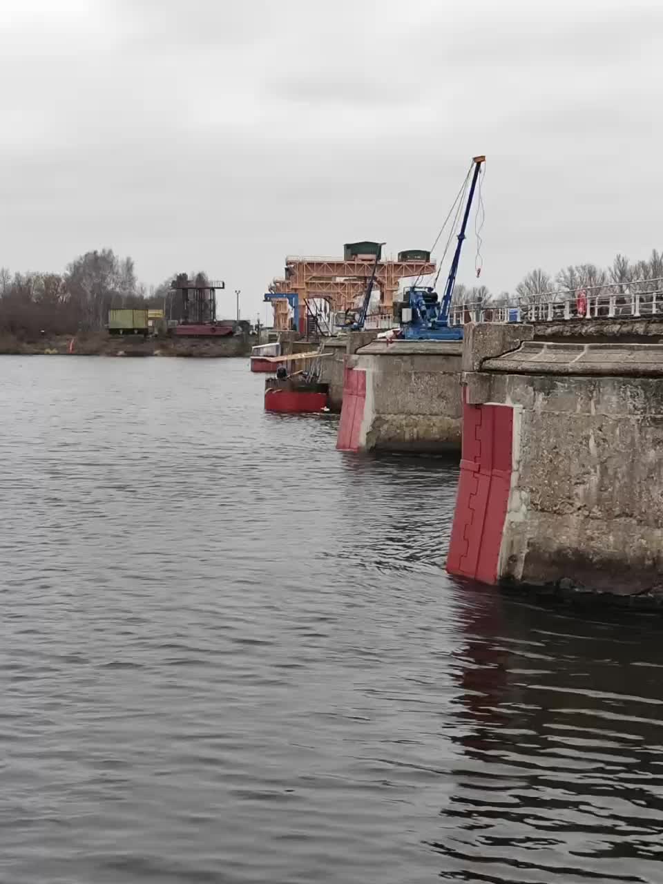 Масштабный ремонт гидротехнических сооружений на Канале имени Москвы