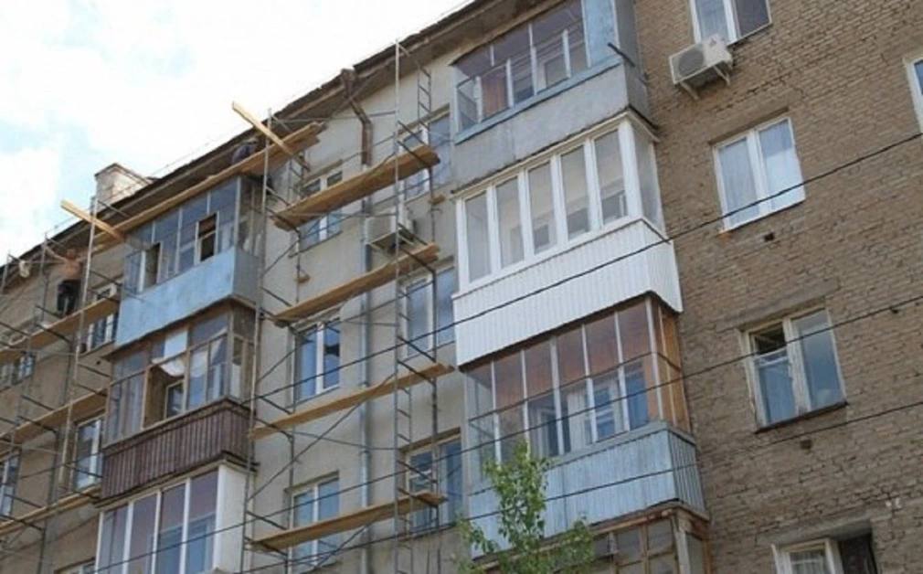Жители Башкирии задолжали за капремонт домов 1 6 млрд Совокупная задолженность по взносам за капитальный ремонт многоквартирных домов в Башкирии на 1 сентября составила 1 63 млрд руб Из них 99 приходится на неплатежи граждан сообщила на заседании правительства республики министр жилищно коммунального хозяйства РБ Ирина Голованова В рамках претензионно исковой работы за первое полугодие 2025 года региональным оператором подано в адрес физических лиц должников более 6 тыс досудебных претензий Претензионно исковая работа со стороны регионального оператора продолжается сказала Голованова При этом общая собираемость взносов в республике на высоком уровне По данным МинЖКХ сегодня удается собрать 98 7 платежей за капремонт Когда программа только начиналась в 2014 году жители региона не платили почти половину взносов собираемость составляла 51 РБК Уфа