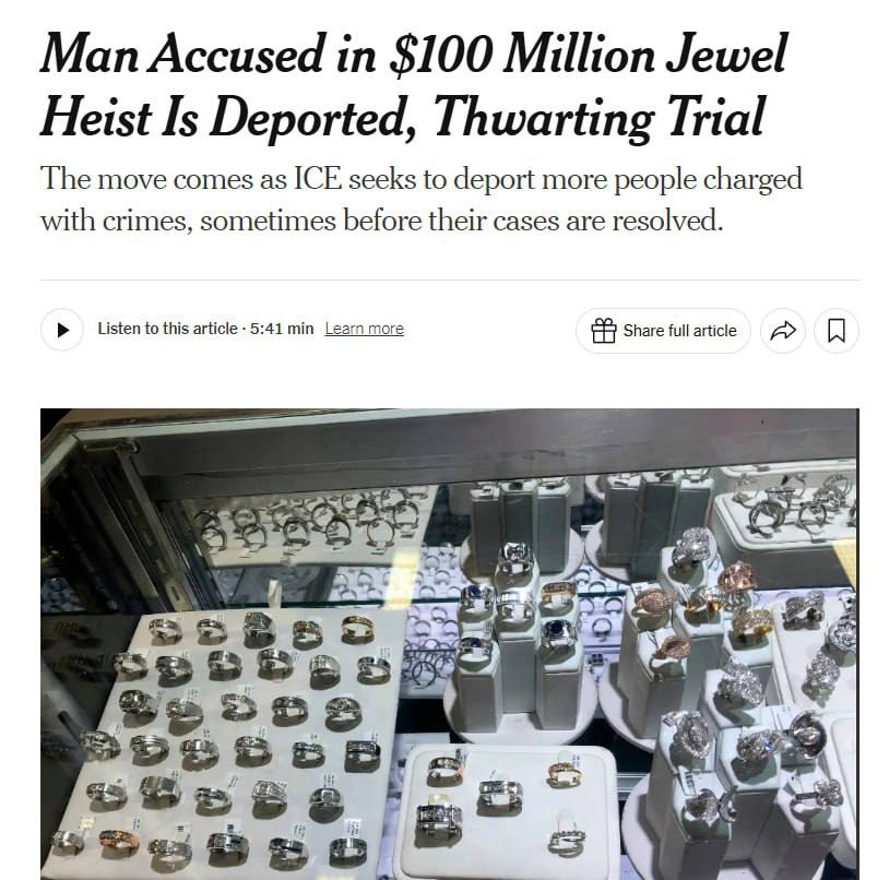 В США случайно депортировали самого успешного ювелирного грабителя в истории страны Об этом сообщает The New York Times со ссылкой на дело Джейсона Нелоны Пресиллы Флореса подозреваемого в участии в вооруженном ограблении грузовика перевозившего ювелирные украшения Тогда было похищено украшений на более чем 100 миллионов долларов а Флорес оказался одним из семи участников кого удалось отследить и арестовать Ему грозило 15 лет тюрьмы но во время следствия Флореса депортировали в Эквадор Сообщается что иммиграционная служба была не в курсе дела и теперь поскольку он был выдворен из страны Флорес может избежать наказания Издание отмечает что это не первый случай когда обвиняемых в преступлениях просто депортируют из страны В последнее время депортация стала популярным вердиктом суда но лишь в редких случаях обвиняемых депортируют без ведома прокуроров хотя и такие прецеденты встречаются все чаще Недовольным остался и ограбленный ювелир который собирал украденные украшения больше двадцати лет