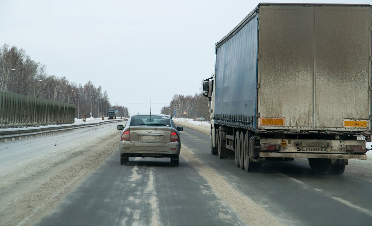 На Западном обходе Челябинска заработали автоматические пункты весового контроля На автодороге Западный обход Челябинска в рабочий режим перевели два автоматических пункта весогабаритного контроля Специалисты провели углубленную проверку оборудования и подтвердили его готовность к полноценной эксплуатации Данные о нарушениях будут автоматически передаваться в Центр автоматизированной фиксации Ространснадзора сообщили в министерстве дорожного хозяйства и транспорта Челябинской области   t me chgub