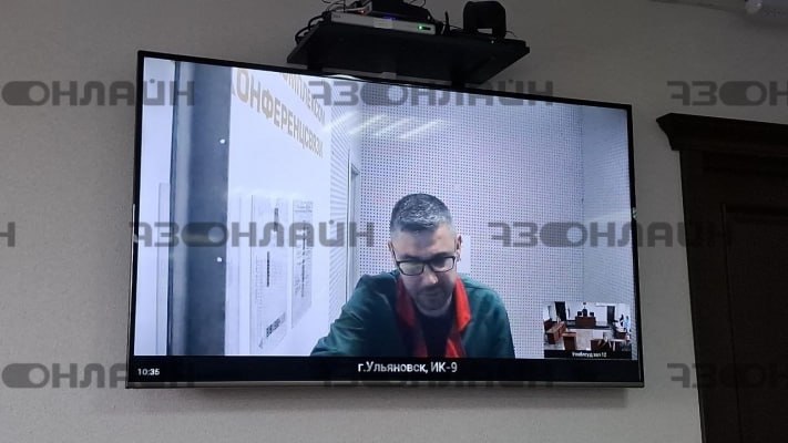 В Арбитражном суде Ульяновской области разыгрывается настоящая драма по банкротному делу Юлии Ивановой бывшей жены известного бизнесмена Игоря Иванова который ныне обвиняется в мошенничестве и находится в тюремной больничке поскольку болен раком Кредиторы требуют с Ивановой 44 млн и пытаются обратить взыскание на загородный дом и участок оформленные на троих несовершеннолетних детей Женщина бьёт тревогу сына и дочерей хотят лишить единственного жилья Подписывайтесь 73online Присылайте новости