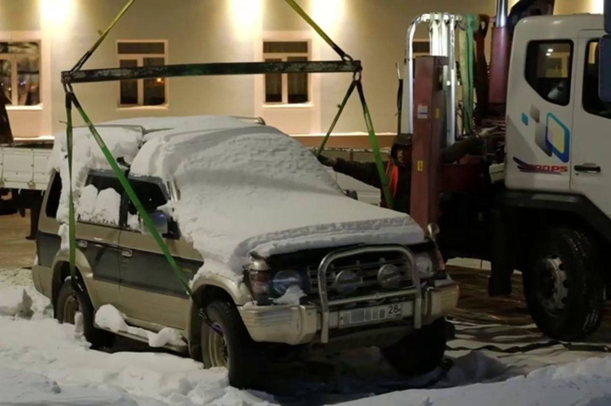 В Благовещенске начали эвакуировать машины для уборки городских улиц от снега  Снегоуборочная техника отработала на улицах Шимановского от Краснофлотской до Горького, Красноармейской от Кузнечной до Чайковского, а также охватила Шевченко и другие кварталы. Для ликвидации снега пришлось эвакуировать автомобили горожан.