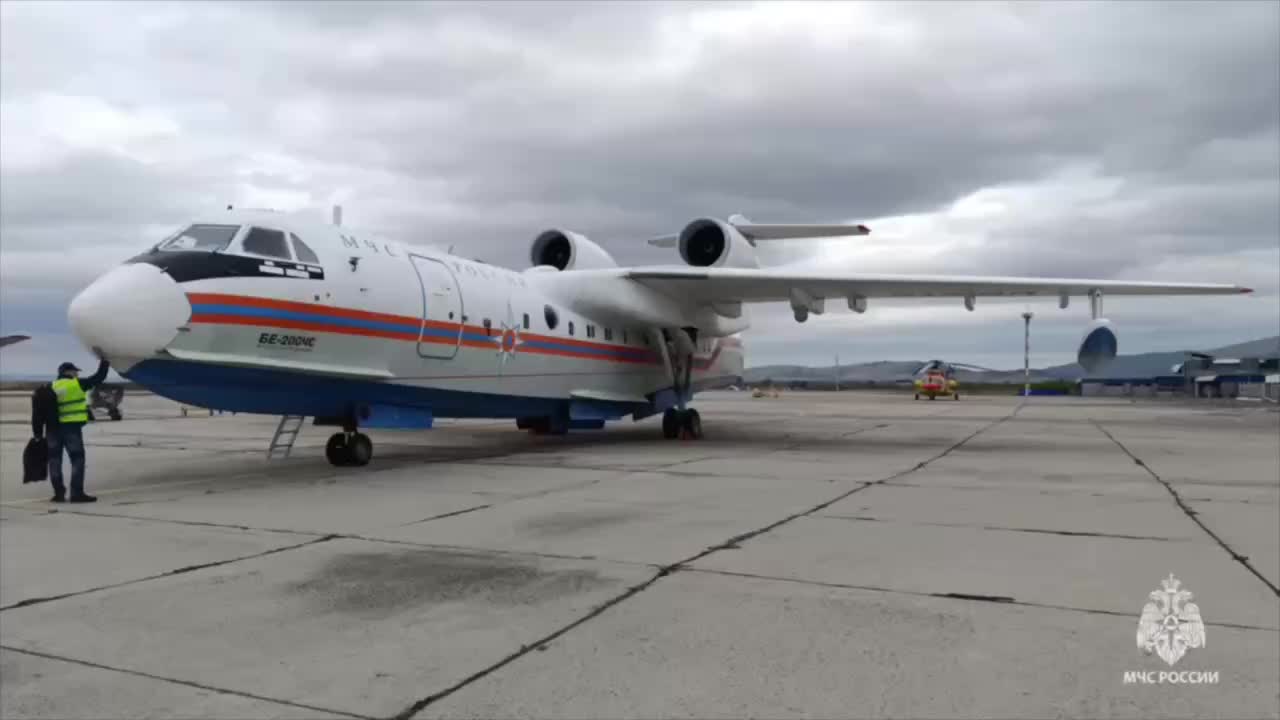 Пожар в Дарасуне вновь активизировался, жители и волонтёры продолжают борьбу с огнём