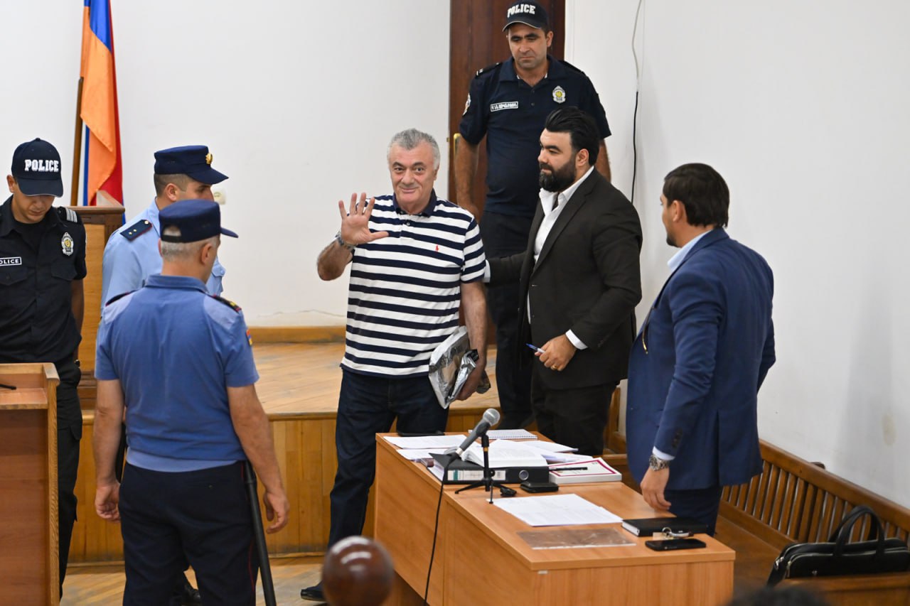 Мера пресечения Рубену Акопяну отменена он освобожден из зала судебных заседаний