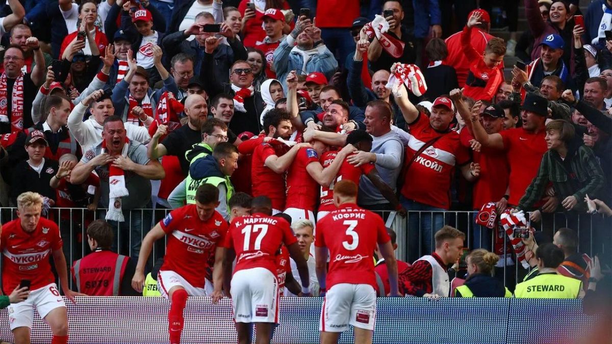 Тульские футбольные клубы получат новые возможности в обновлённом формате Кубка России   newstula ru fn 1779897 html РФС разработал проект реформы Кубка России предполагающий запуск с апреля нового отборочного турнира Кубка Регионов в котором будут участвовать клубы Третьей лиги Второй лиги Б и Медиалиги Победители этого этапа выйдут на команды Второй лиги А после чего в борьбу вступят клубы Первой лиги и РПЛ а групповой этап и разделение на пути будут полностью упразднены в пользу классической системы с играми на выбывание   Прислать новость Подписаться   Мы в MAX